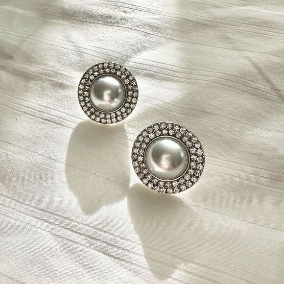 Elegant white pearl sparkly round old money style stud earrings - Picture 1 of 3